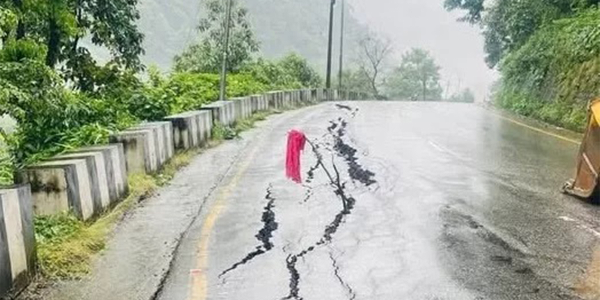 सिमलतालमा भासियो मुग्लिन–नारायणगढ सडक