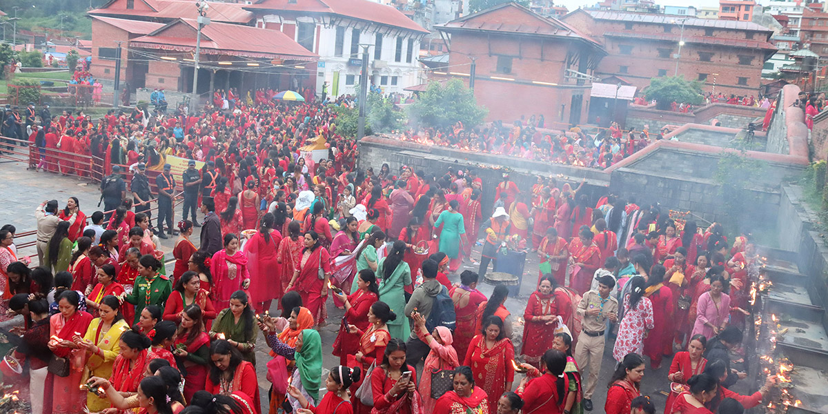 पशुपतिमा तीजको रौनक (तस्बिरहरू)