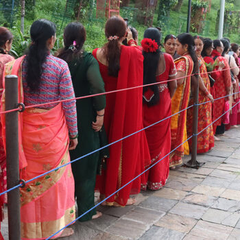 तीज : २४ हजारले गरे पशुपति दर्शन, २५०० जना लाइनमा
