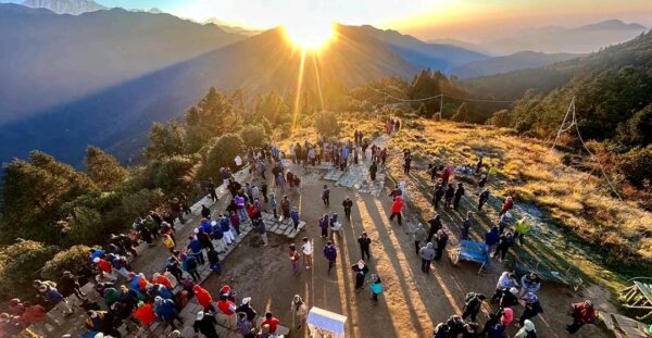 पर्यटकको रोजाइमा घोडेपानी–पुनहिल