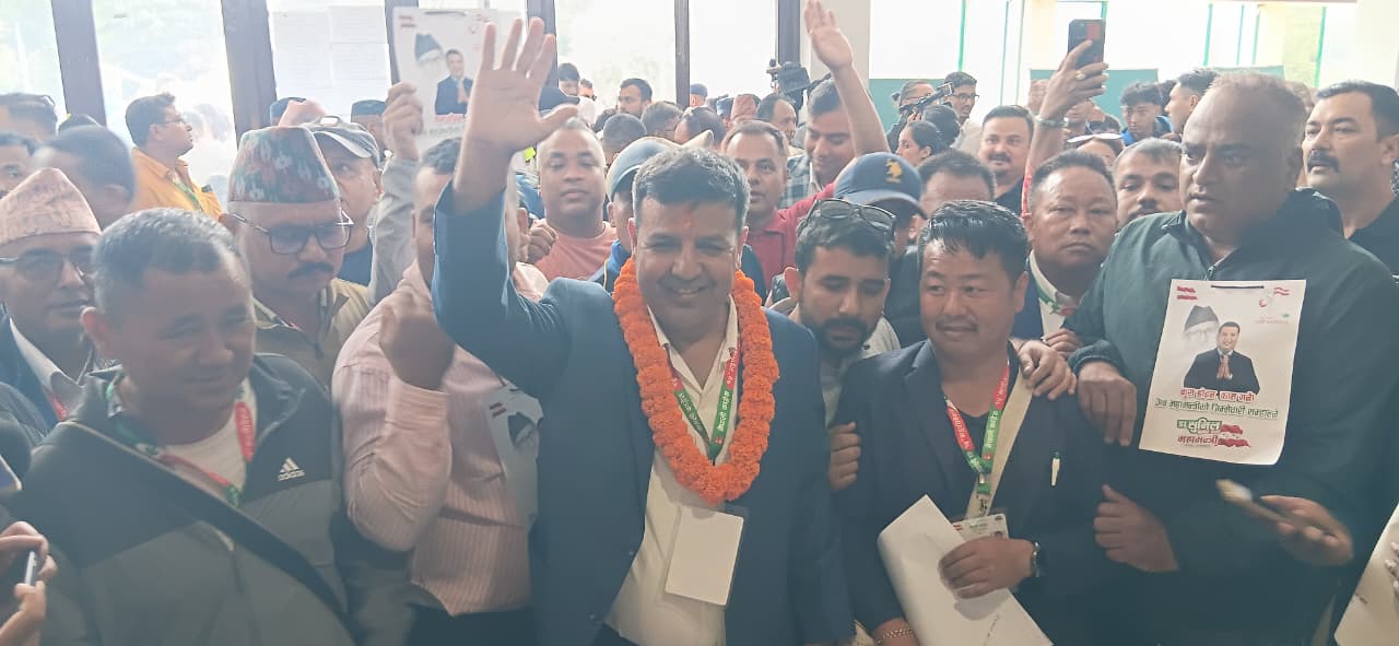 डा. सुनिल शर्माद्वारा कांग्रेस महामन्त्रीमा उम्मेदवारी दर्ता