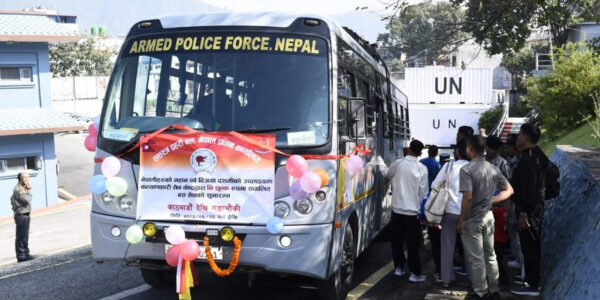 सशस्त्र प्रहरी बस : दुई दिनमा एक हजारबढीले लिए निःशुल्क सेवा