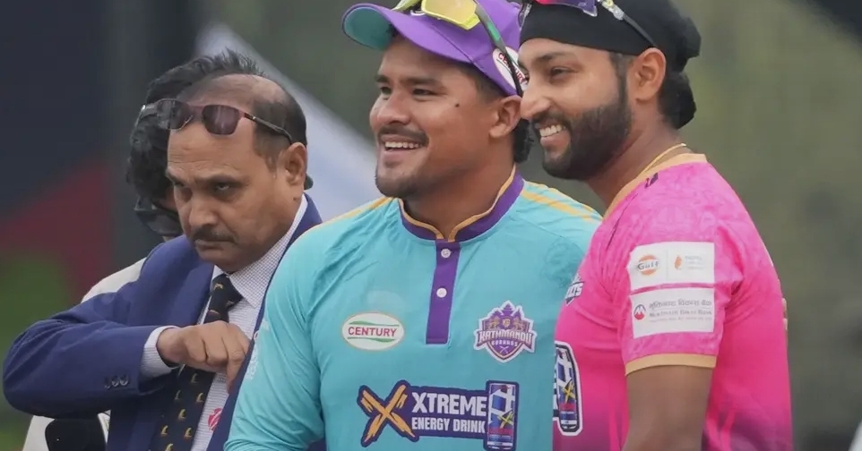 एनपीएल ३ : काठमाडौँले टस जितेर ब्याटिङ रोज्यो, जिमी निसमबिना नै बलिङमा जनकपुर
