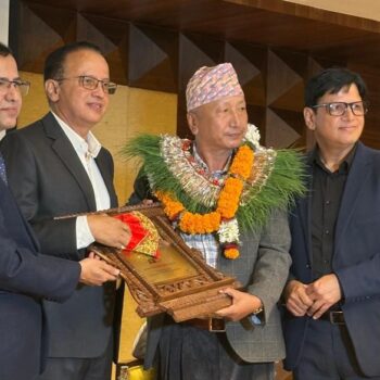 पद्मश्री साहित्य पुरस्कार ‘सलह’का लागि मुकारुङलाई प्रदान