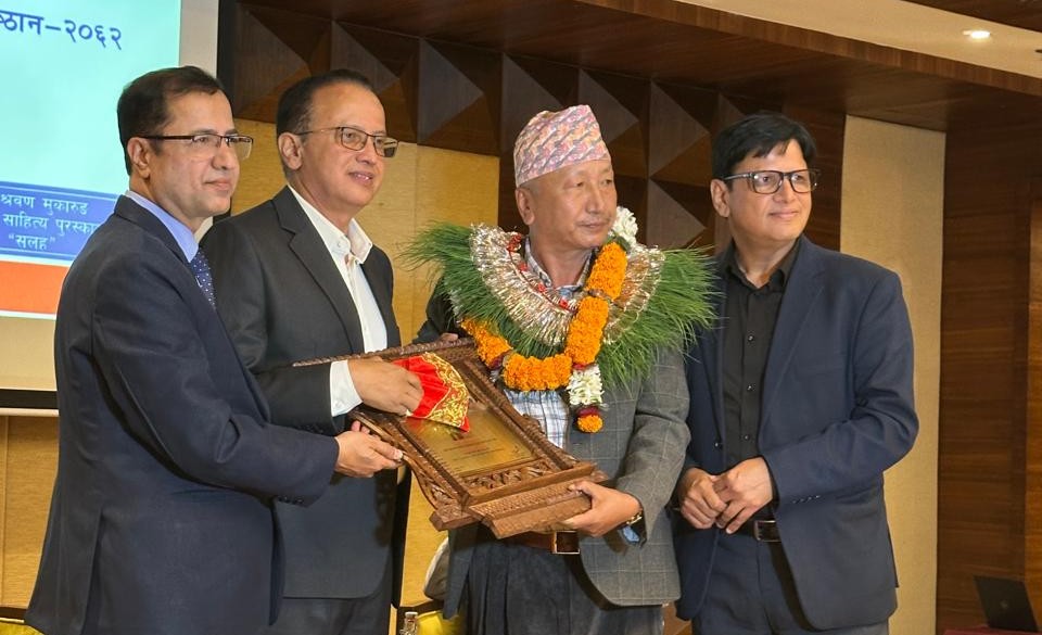 पद्मश्री साहित्य पुरस्कार ‘सलह’का लागि मुकारुङलाई प्रदान
