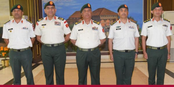 प्रधानसेनापति सिग्देलद्वारा उपरथी र महासेनानीहरूलाई दर्ज्यानी चिह्न प्रदान