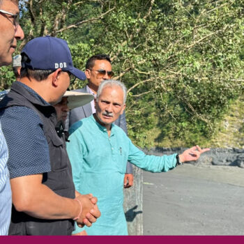 बूढीगण्डकी नदीमा बाढीपछि बाबुरामले गरे प्रभावित क्षेत्रको स्थलगत अवलोकन र मन्त्री लम्सालसँग कुराकानी
