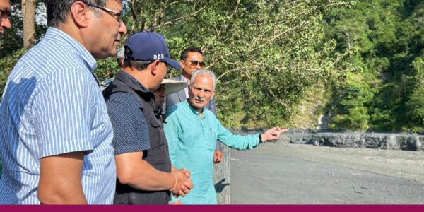 बूढीगण्डकी नदीमा बाढीपछि बाबुरामले गरे प्रभावित क्षेत्रको स्थलगत अवलोकन र मन्त्री लम्सालसँग कुराकानी
