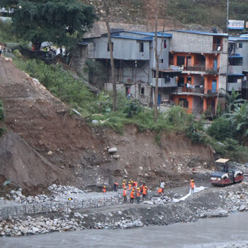 बाढीले पुलमा क्षति पुर्‍याएपछि बागलुङमा यातायात ठप्प, पर्यटन र व्यापारमा असर