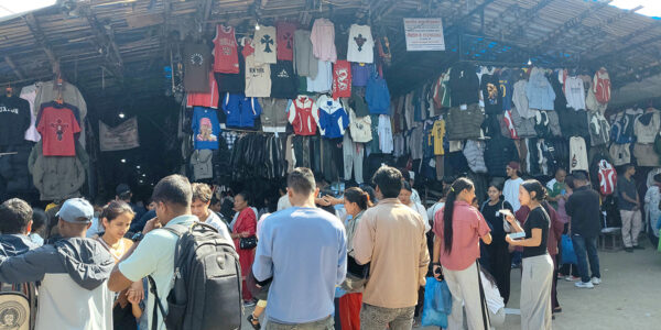 काठमाडौँका खुला बजारमा बढ्यो दसैँको चहलपहल
