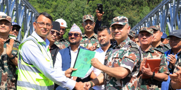 सेनाले वेत्रावतीमा बनायो बेलिब्रिज, रसुवासँग सडक सम्पर्क पुनःस्थापित