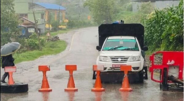 पहिरोले बीपी राजमार्ग पूर्ण रूपमा बन्द