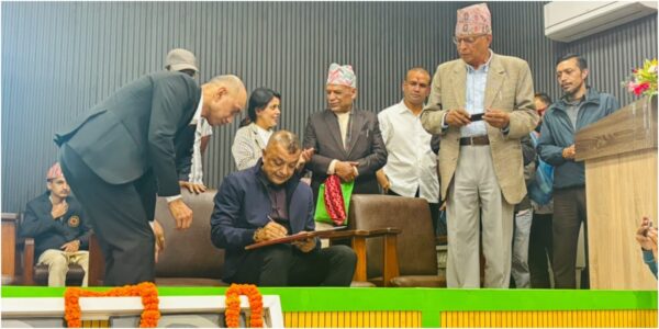 गगन थापाले लिए कांग्रेस सभापति पदको शपथ