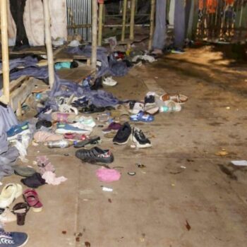 दुर्गापूजामा भागदौड हुँदा कम्तीमा १९ जनाको मृत्यु