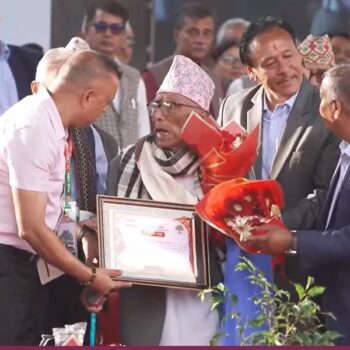 कांग्रेसका सबैभन्दा पुराना सदस्य सम्मानित