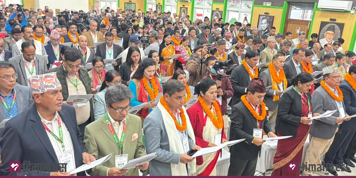 कांग्रेस पदाधिकारी र केन्द्रीय सदस्यहरूले लिए शपथ