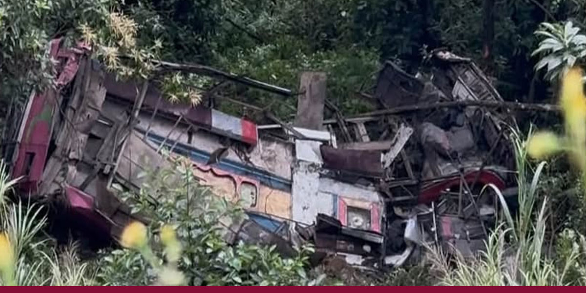 पोखरामा बस दुर्घटना हुँदा मृत्यु हुनेमा चार विद्यार्थी र एक सर्वसाधारण