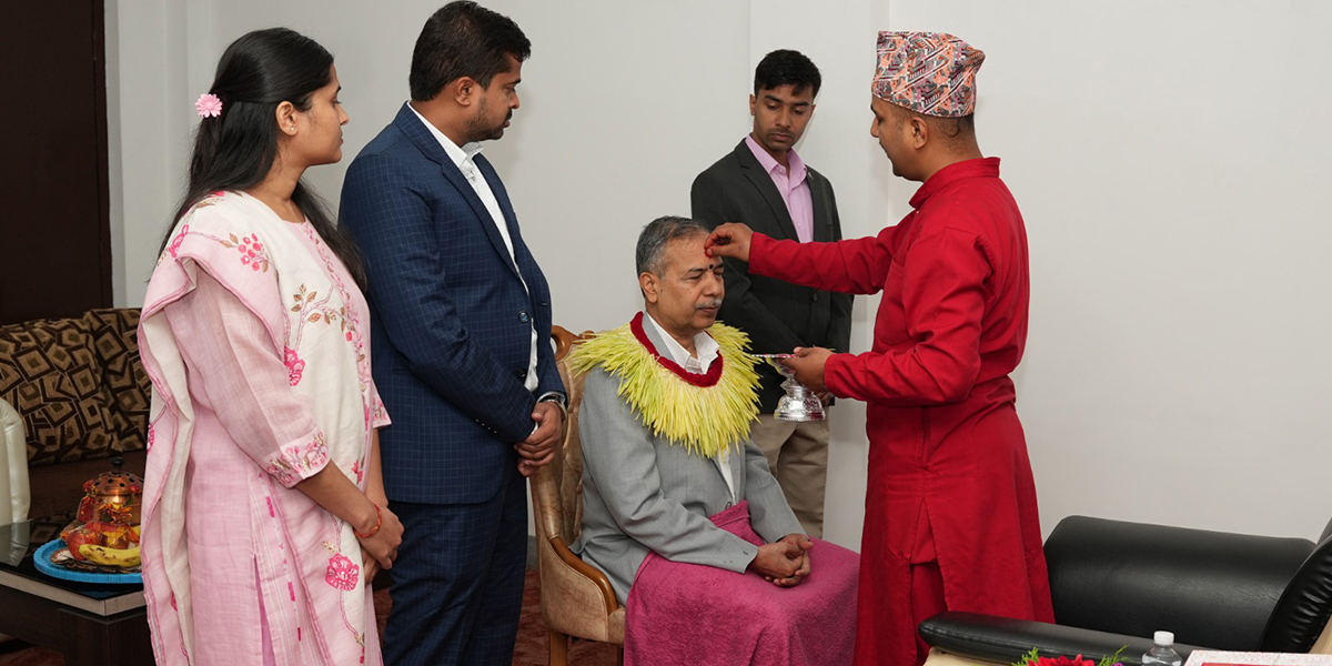 उपराष्ट्रपतिबाट बडादसैँको टीका ग्रहण