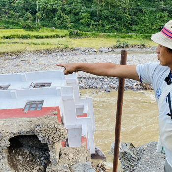 कार्यालय बाढीले बगाएपछि निदाउन सकेका छैनन् वडाध्यक्ष