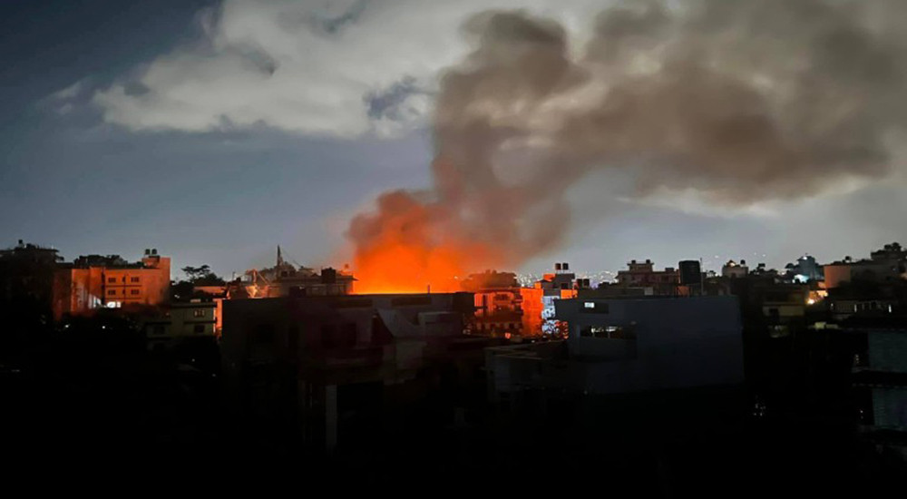 सिन्धुलीमा आगलागी हुँदा युवतीको मृत्यु, वृद्ध घाइते