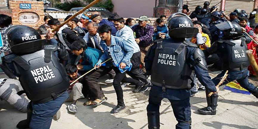 पुरानो रिसइबीको निहुँमा कैलालीमा होलीकै दिन दुई समूहबीच झडप, दुई प्रहरी समेत घाइते