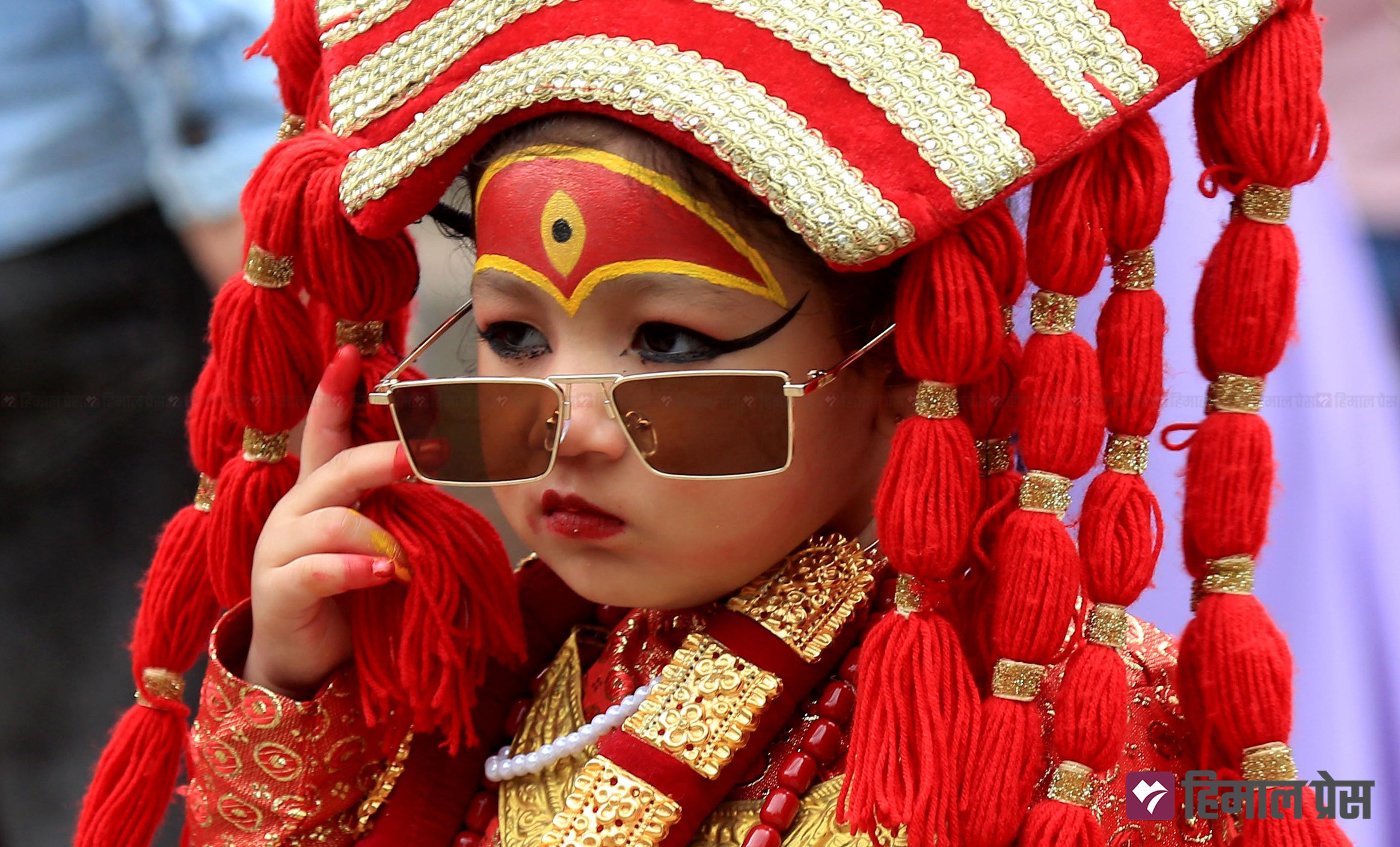 कुमारी आर्यताराले सर्वसाधारणलाई टीका लगाइदिने