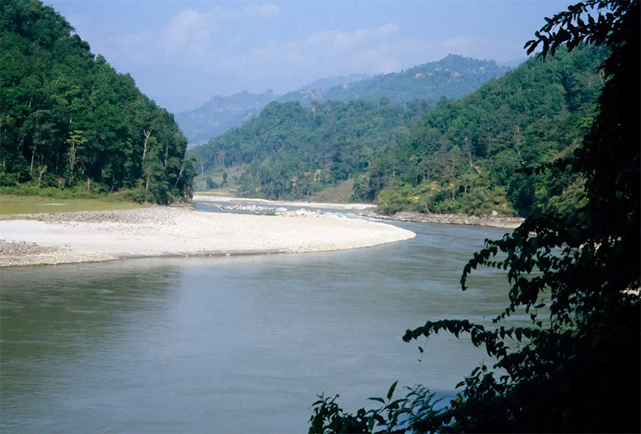अरुण नदीमा बेपत्ता दुई विद्यार्थी अझै भेटिएनन्